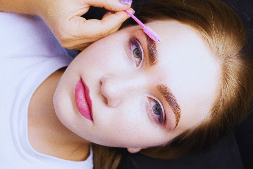 Brow Lamination e micropigmentação