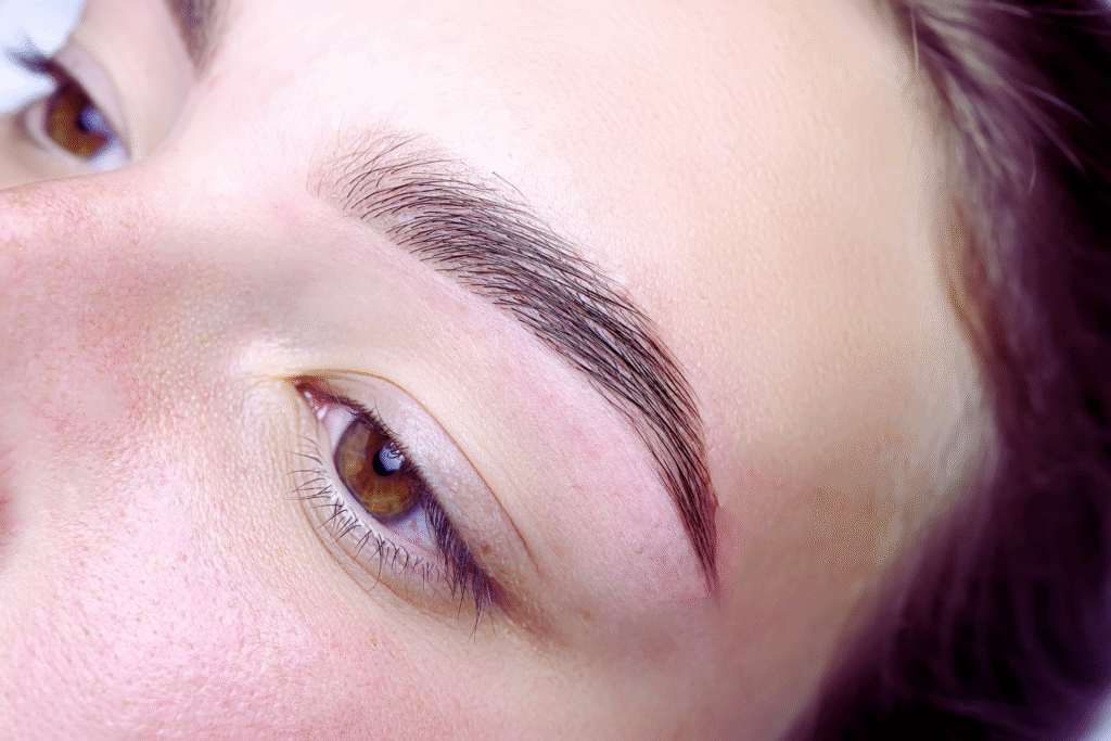 Brow Lamination e micropigmentação